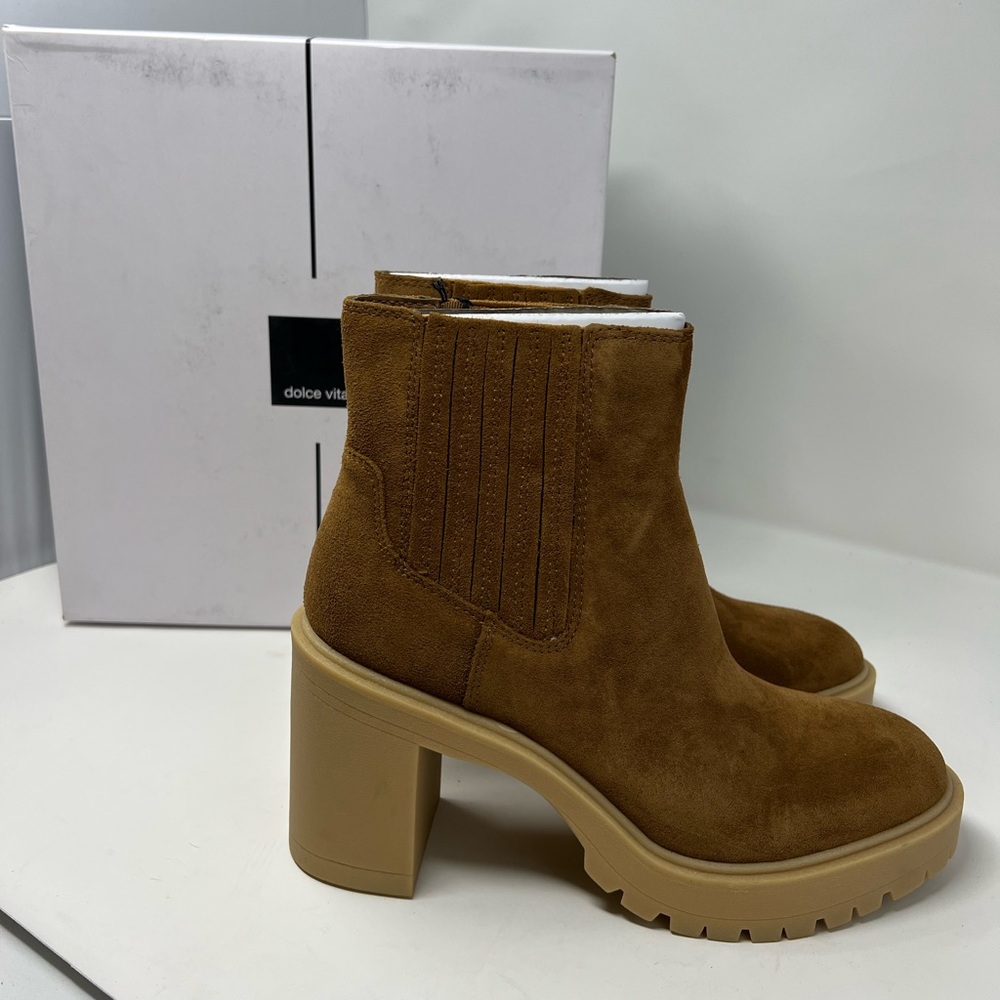 NEW Dolce Vita Caster H2O Boot Lug Sole Platform Chelsea Camel Heeled Boot 10